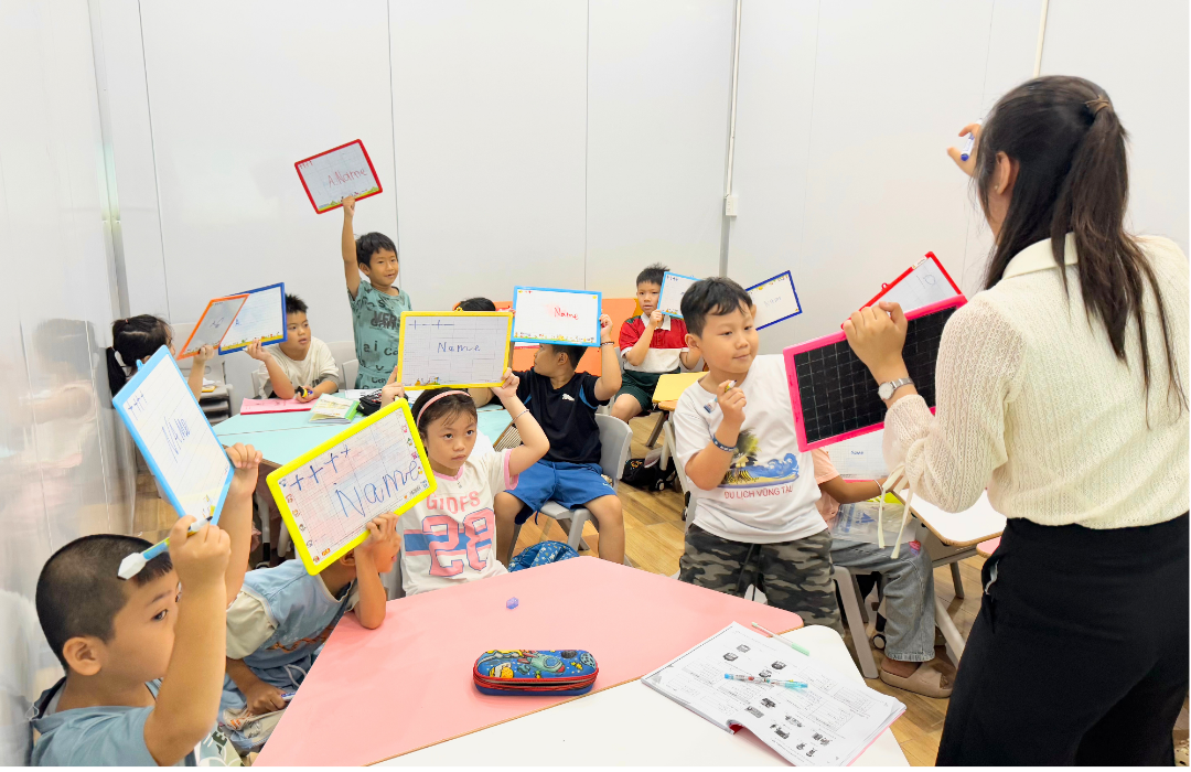 ENGLISH FOR KIDS (EFK)